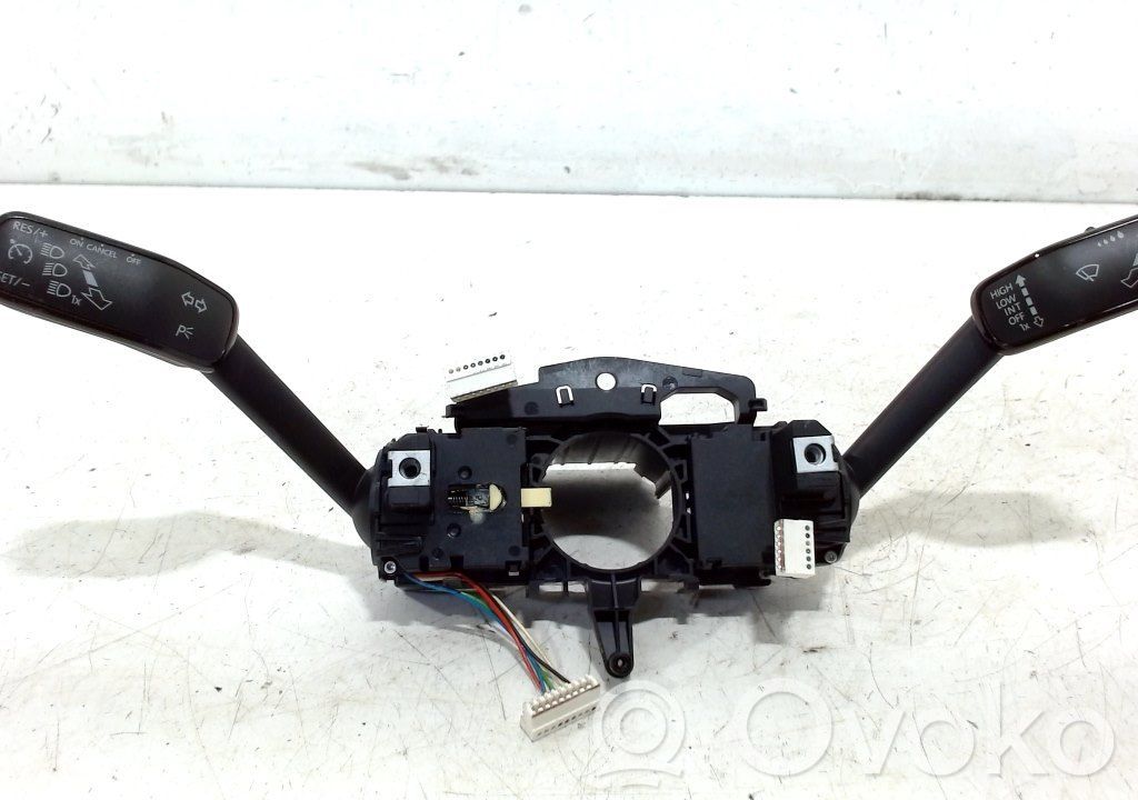 Skoda Octavia Mk3 (5E) Wiper turn signal indicator stalk/switch 