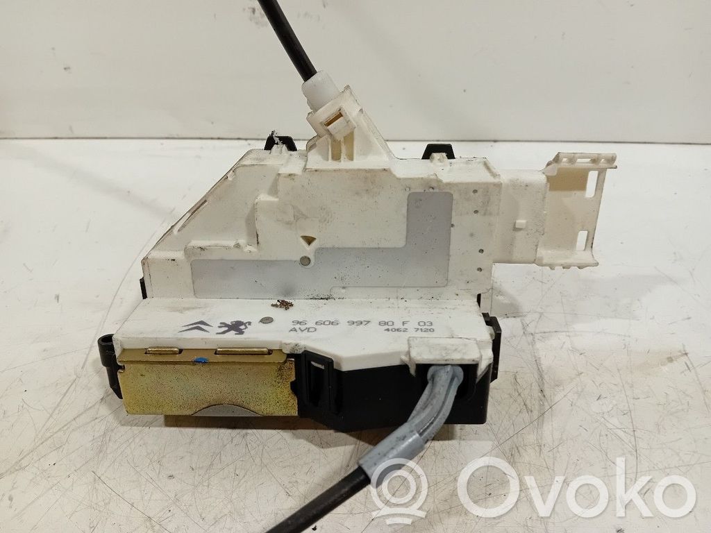 Citroen C4 I Etuoven lukko 