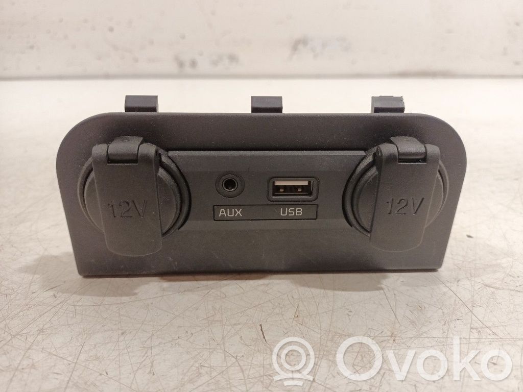 KIA Rio Enchufe conector entrada auxiliar 
