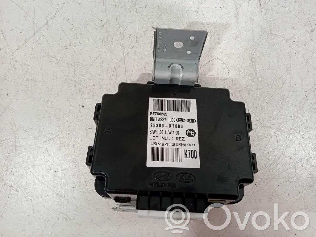 Hyundai i10 Voltage converter/converter module 