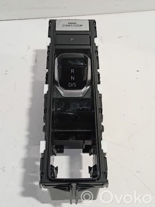 Volkswagen Golf VIII Vaihteenvaihtajan vaijerin liitin 
