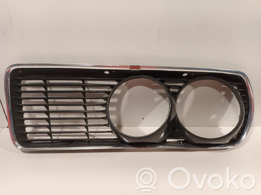 Atrapa chłodnicy / Grill