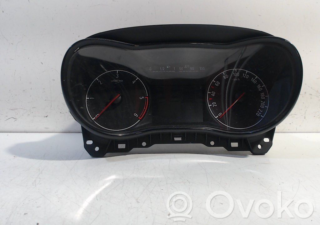 Opel Corsa E Nopeusmittari (mittaristo) 
