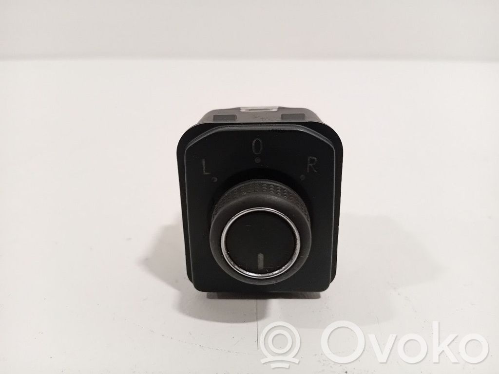 Audi A1 Wing mirror switch 
