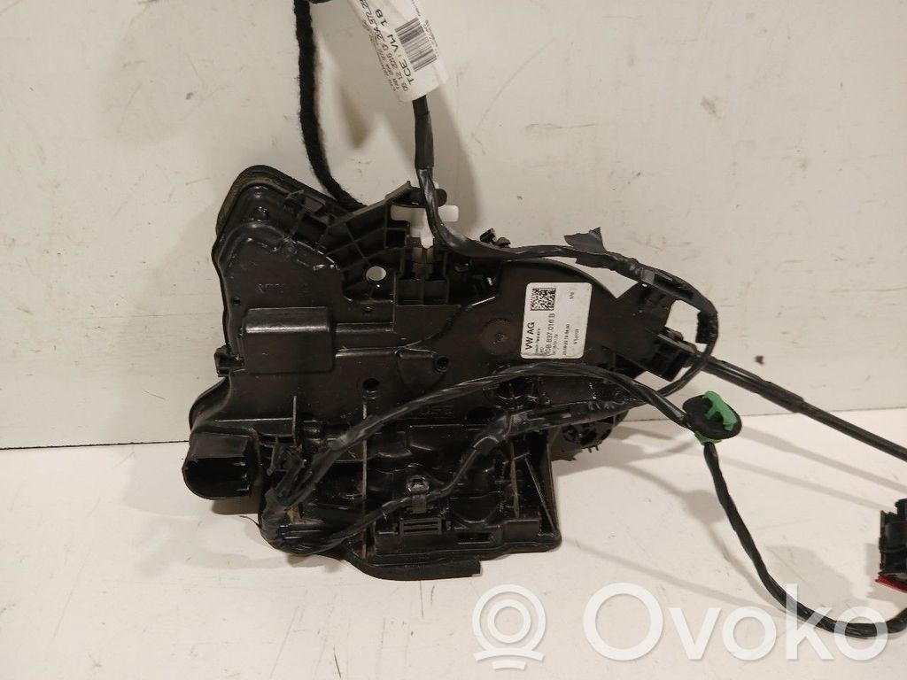 Volkswagen Taigo Front door lock 