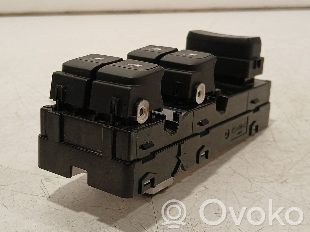 KIA Stonic Interruptor del elevalunas eléctrico 