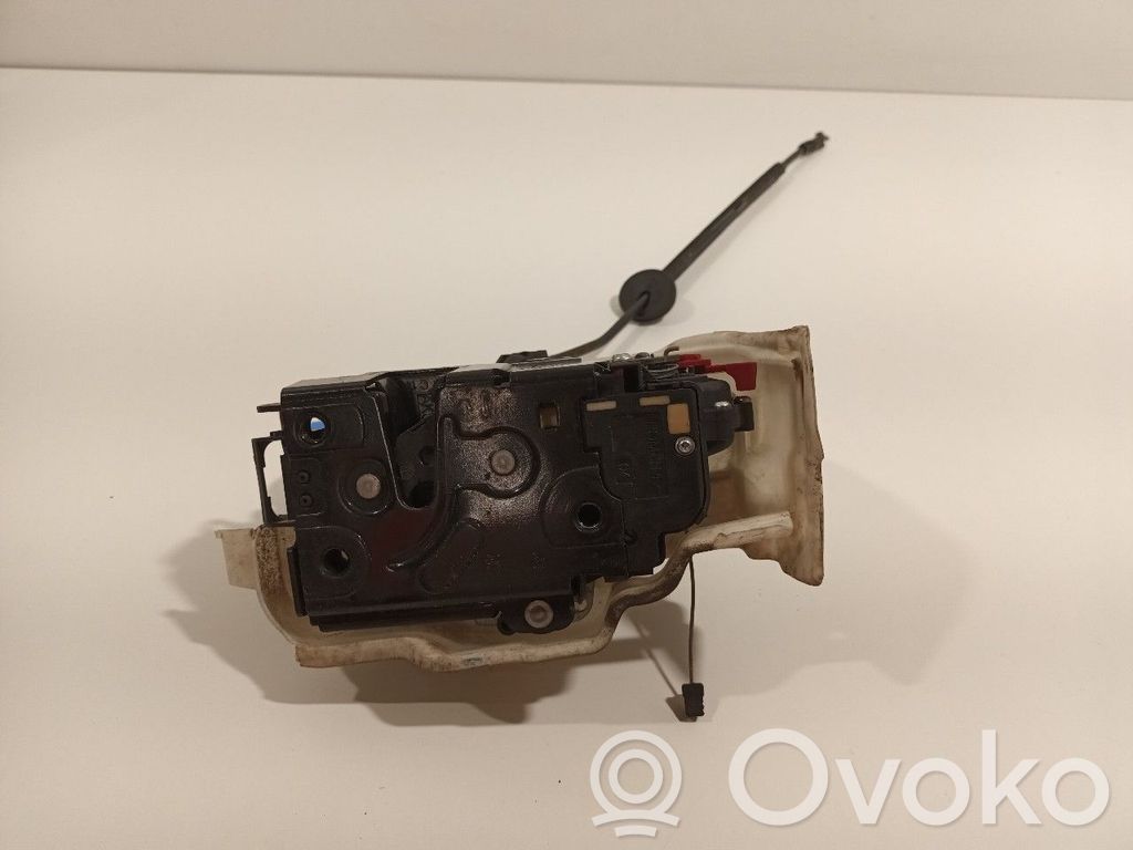 Volkswagen Golf VI Front door lock 
