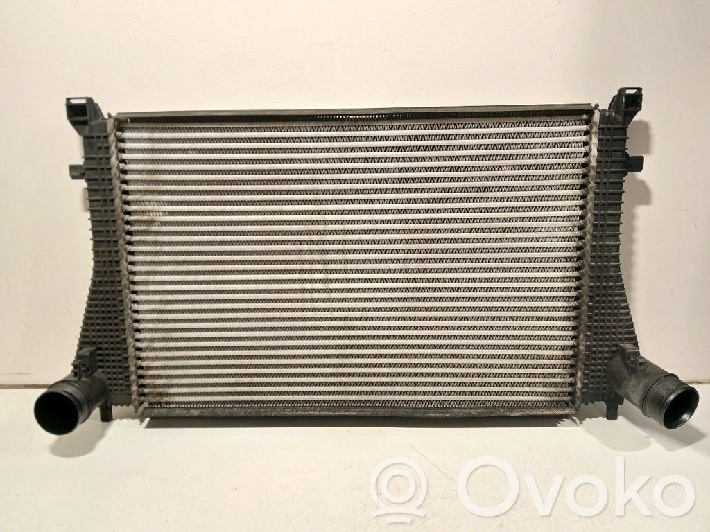 Volkswagen PASSAT B8 Interkūlerio radiatorius 
