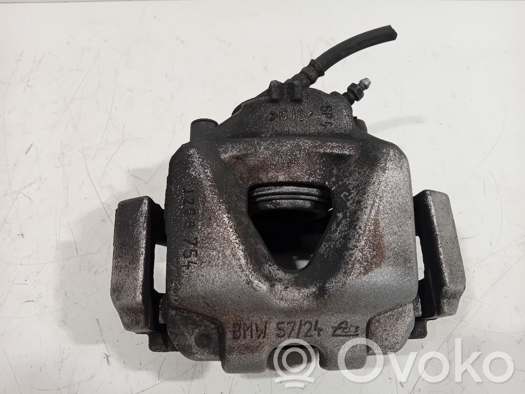 Front brake caliper