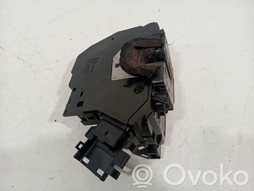 Opel Vivaro Aizmugurē slēdzene 