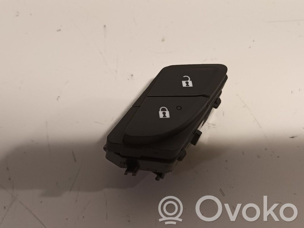 Opel Insignia B Central locking switch button 