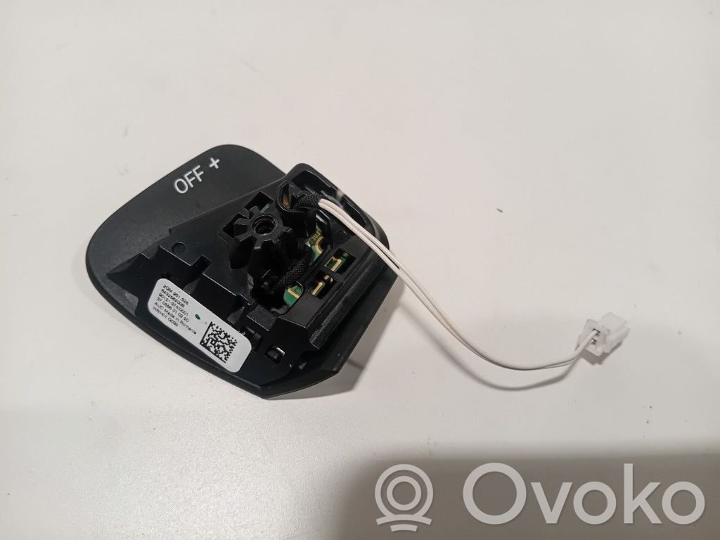 Volkswagen PASSAT B8 Pulsanti/interruttori sul volante