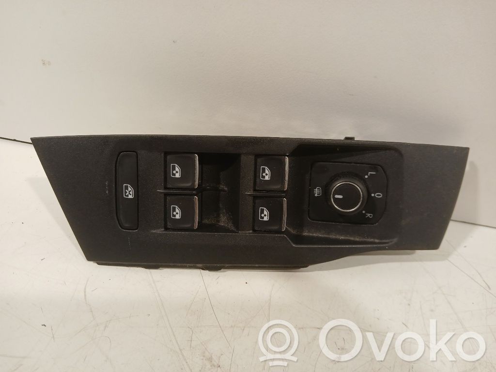 Volkswagen Polo VI Interruptor del elevalunas eléctrico 