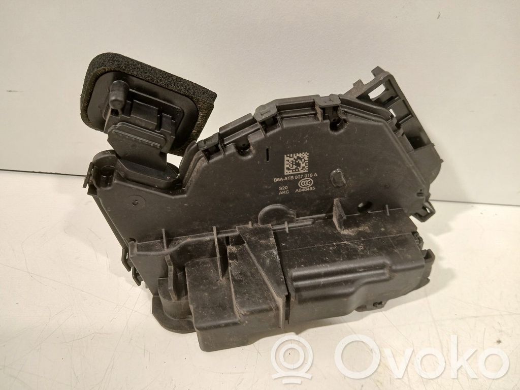 Volkswagen Polo VI Front door lock
