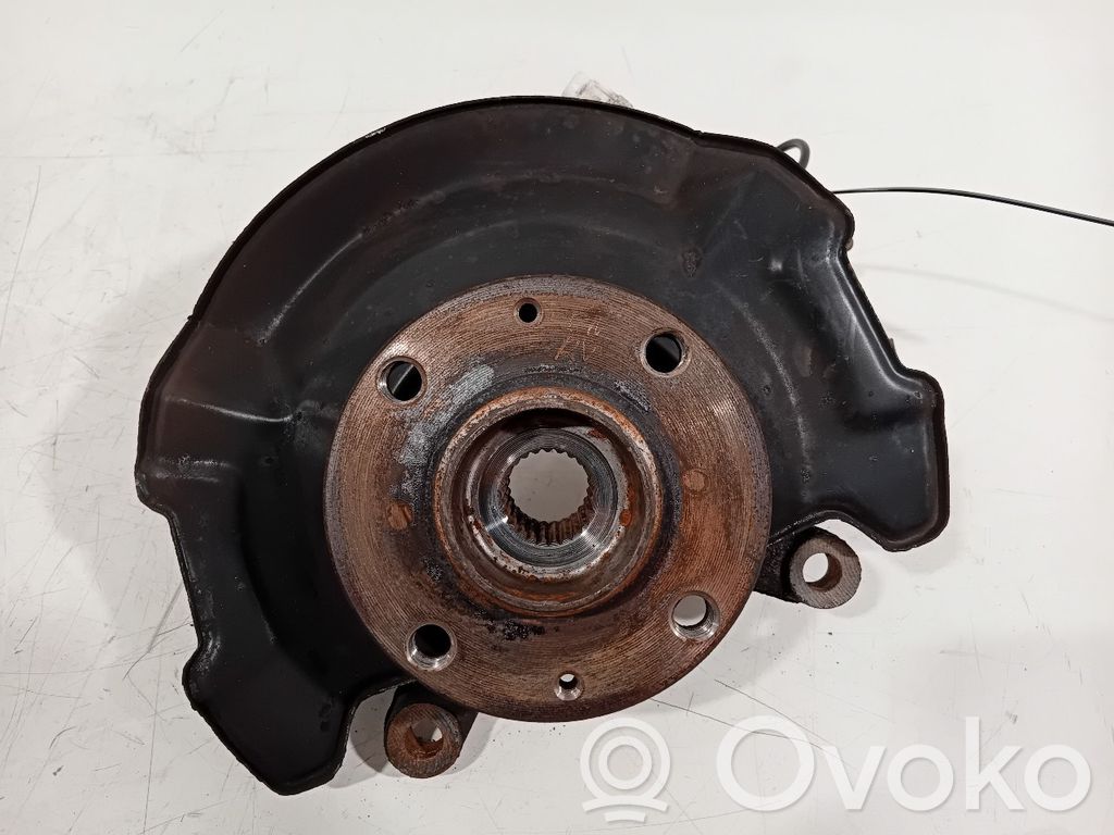 Suzuki Swift I Etupyörän napa laakerilla 