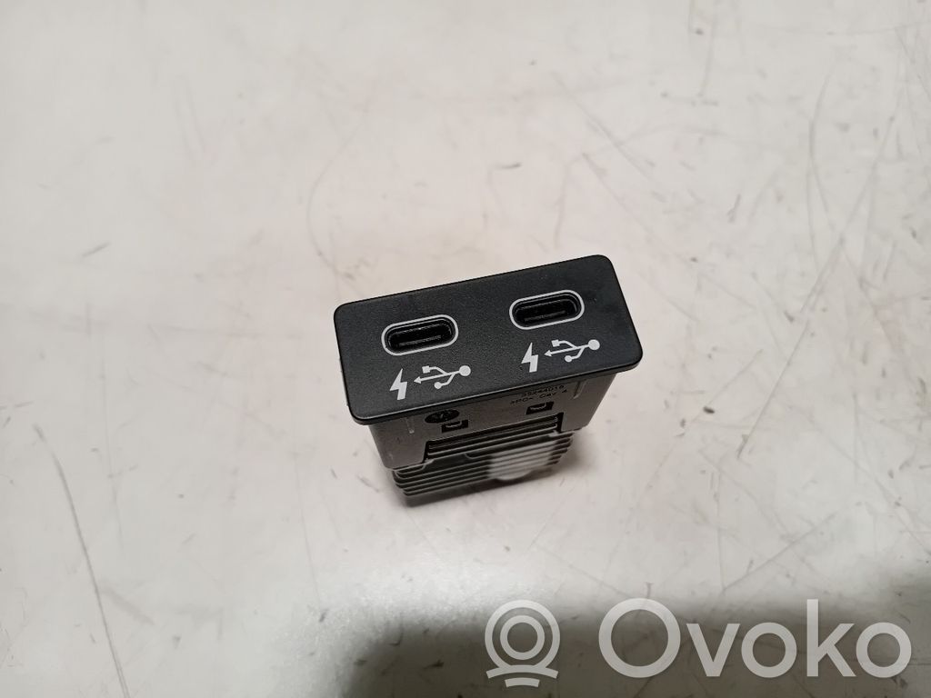 BMW 2 Active Tourer U06 Gniazdo / Złącze AUX