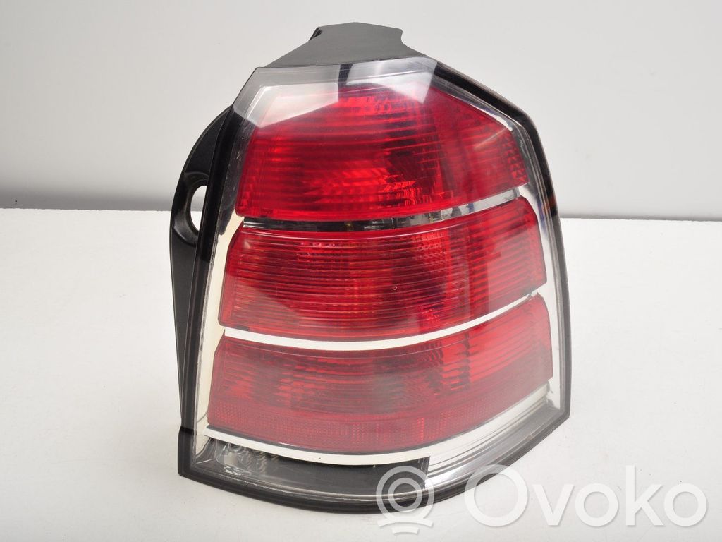 Opel Zafira B Lampa tylna 