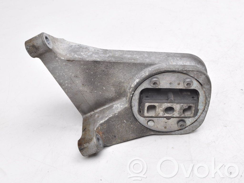 Volvo XC90 Engine mounting bracket 