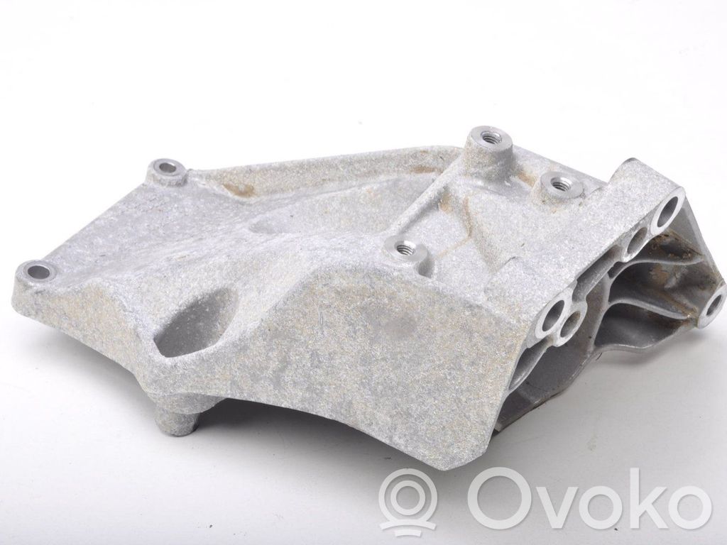 Volvo XC40 Engine mounting bracket 