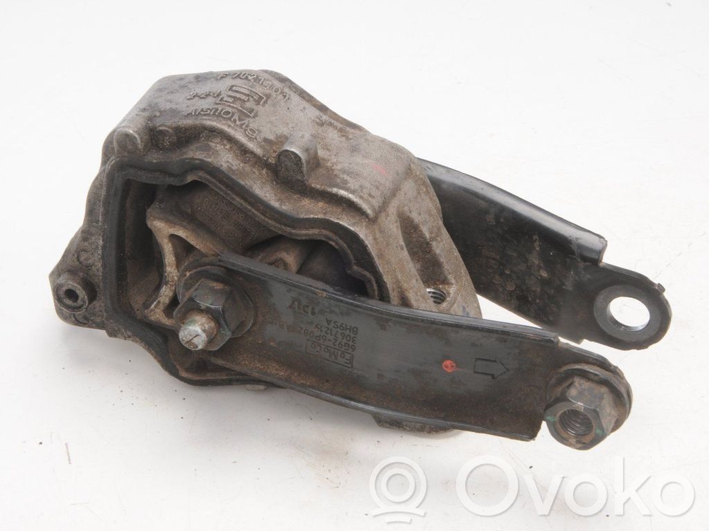 Engine mount bracket   31330138