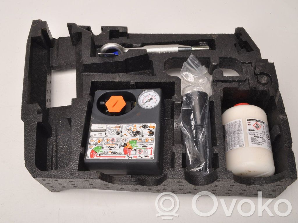 Volvo XC90 Tool set 