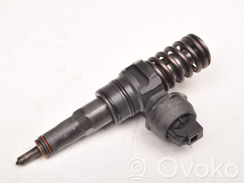 Volkswagen PASSAT B5.5 Inyector de combustible 