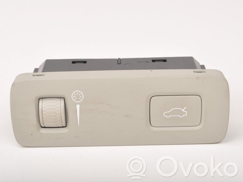Tailgate/boot open switch button   31481439