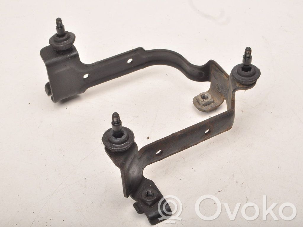 Volvo C70 Power steering pump mounting bracket 