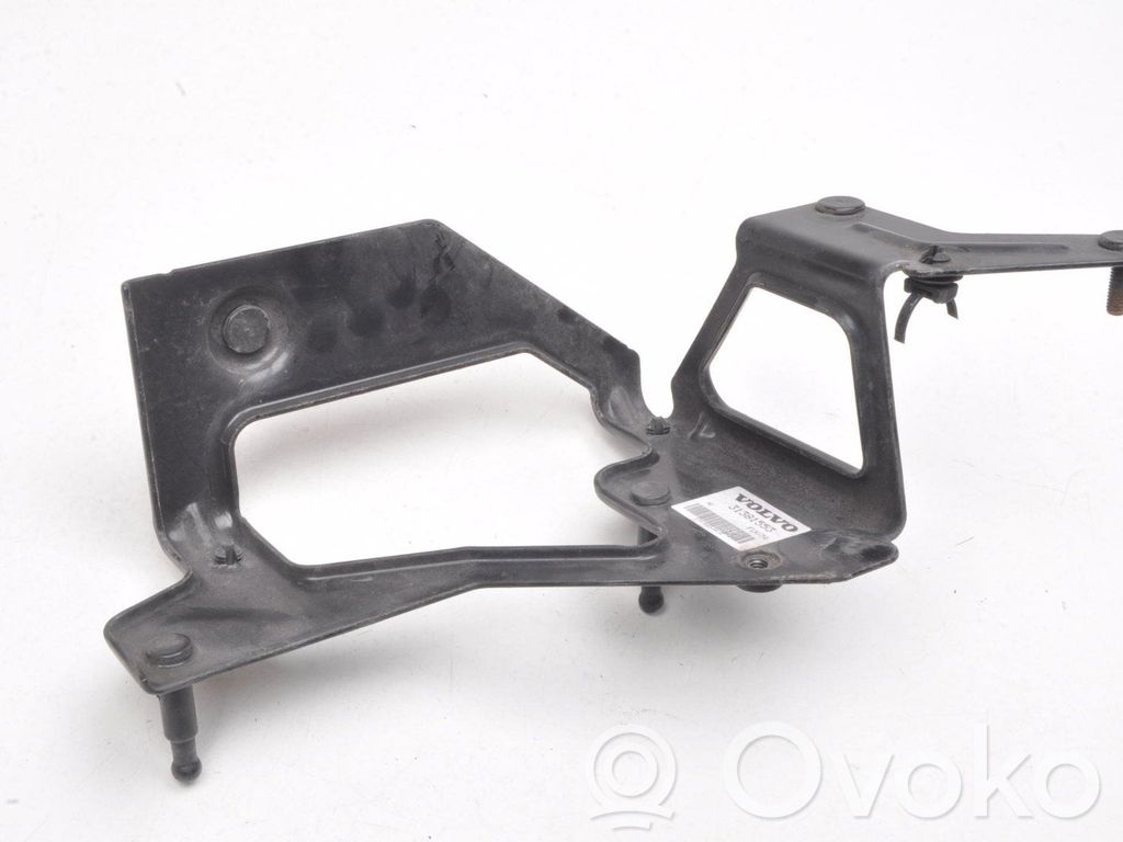 Engine mount bracket   31381553
