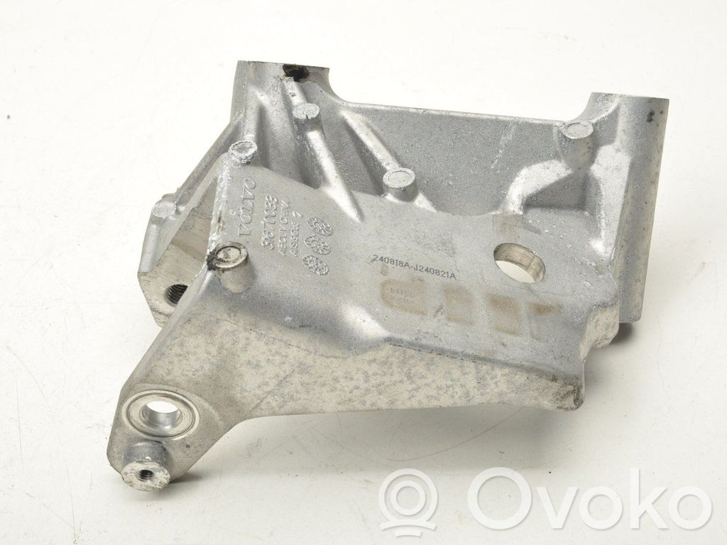 Engine mount bracket   31670033