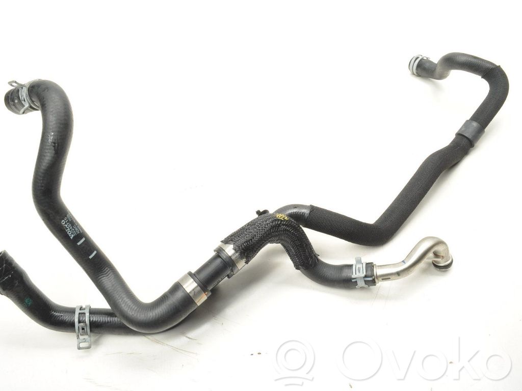 Volvo XC60 Tubo flessibile del liquido di raffreddamento del motore 