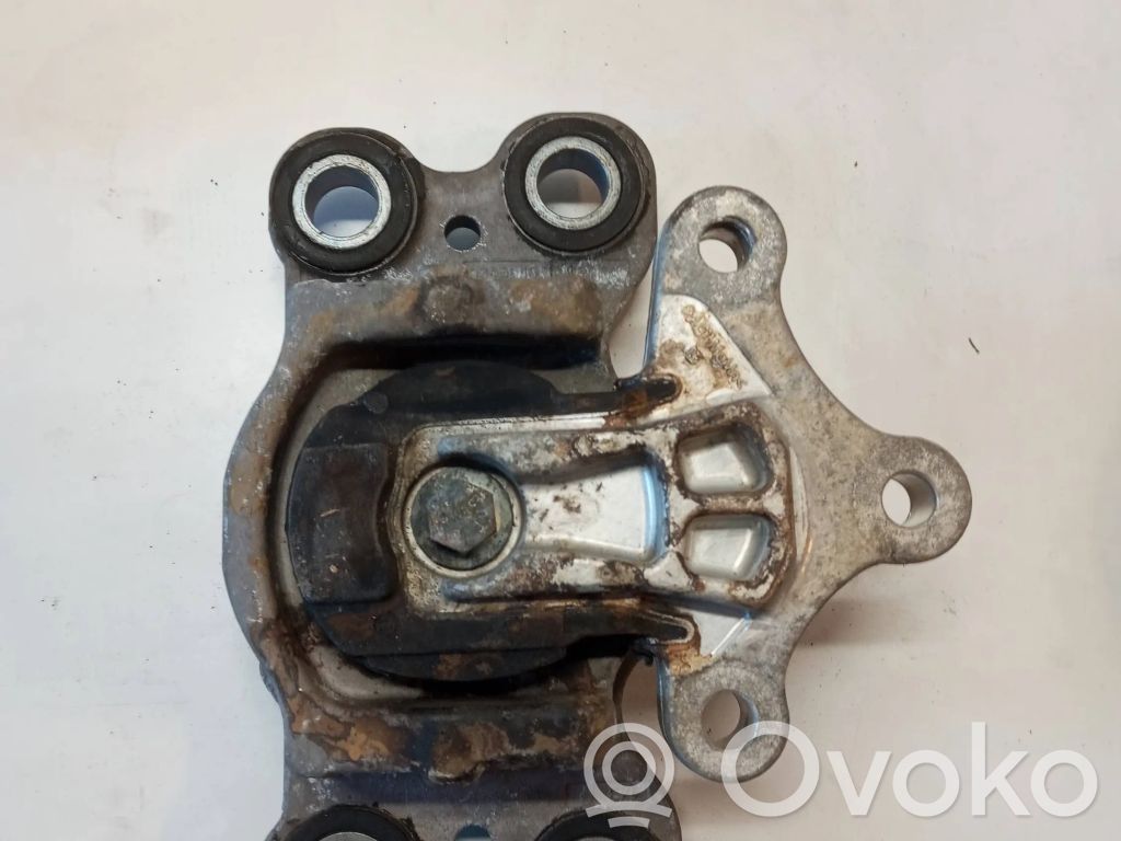 Volvo S60 Engine mount bracket 