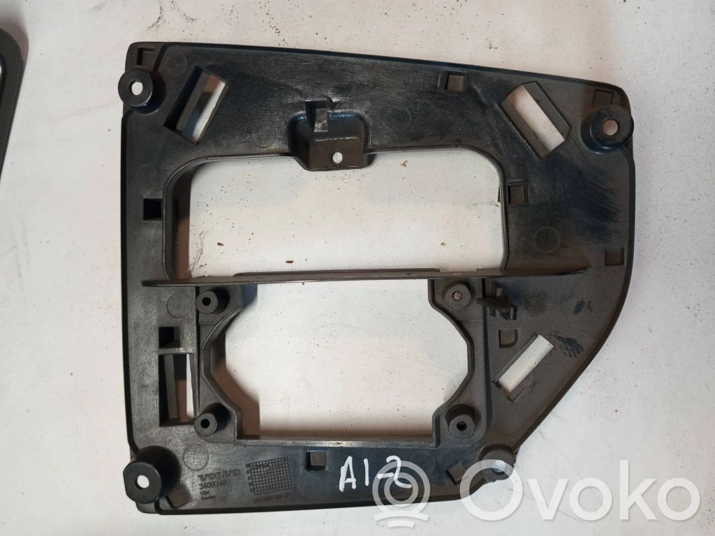 Volvo XC70 Panelės apdailos skydas (centrinis) 