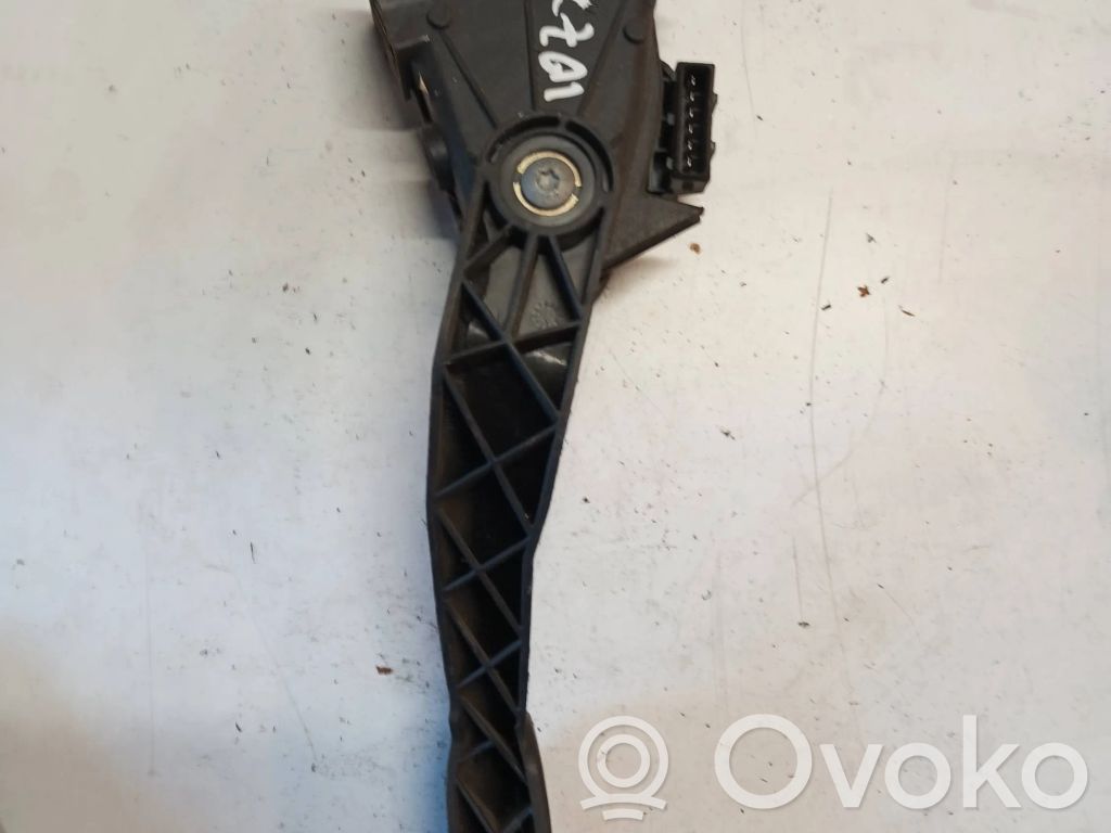 Volvo XC70 Akseleratora pedālis 