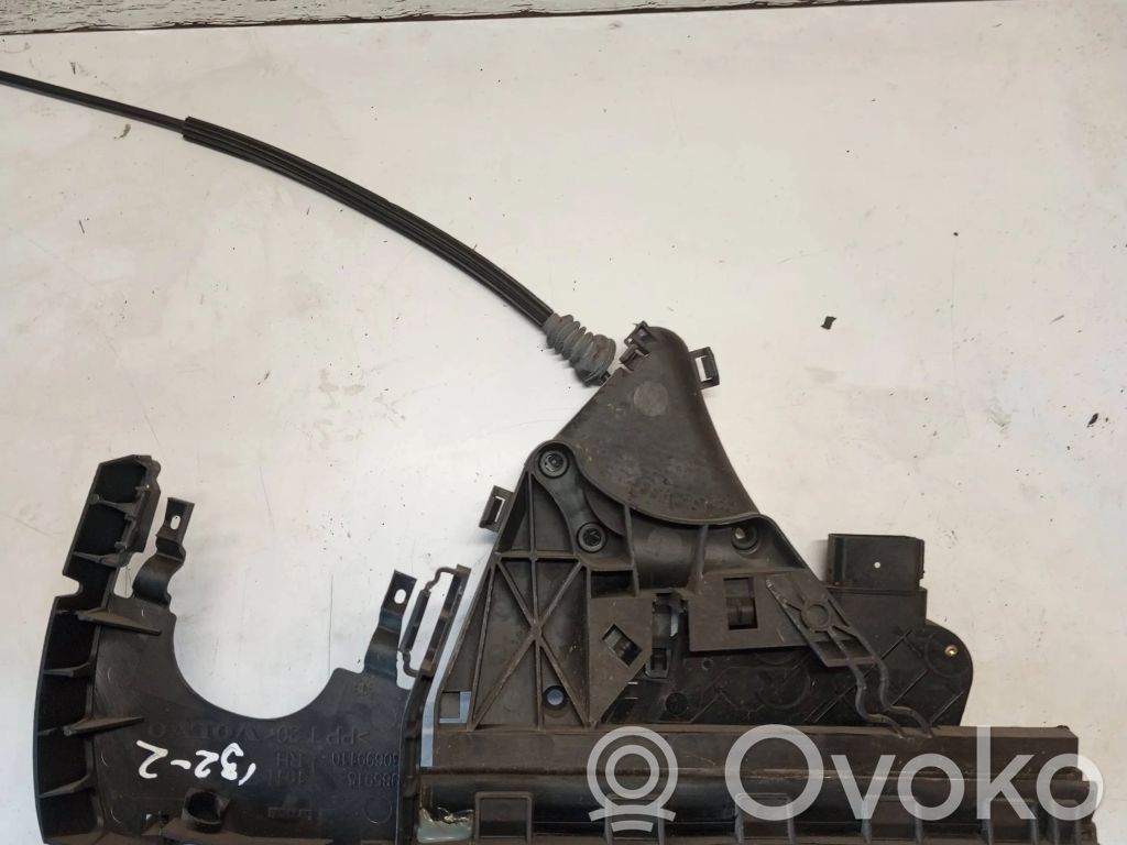Volvo V50 Front door lock 