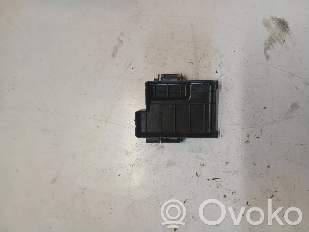 Volvo S60 Fuse box cover 