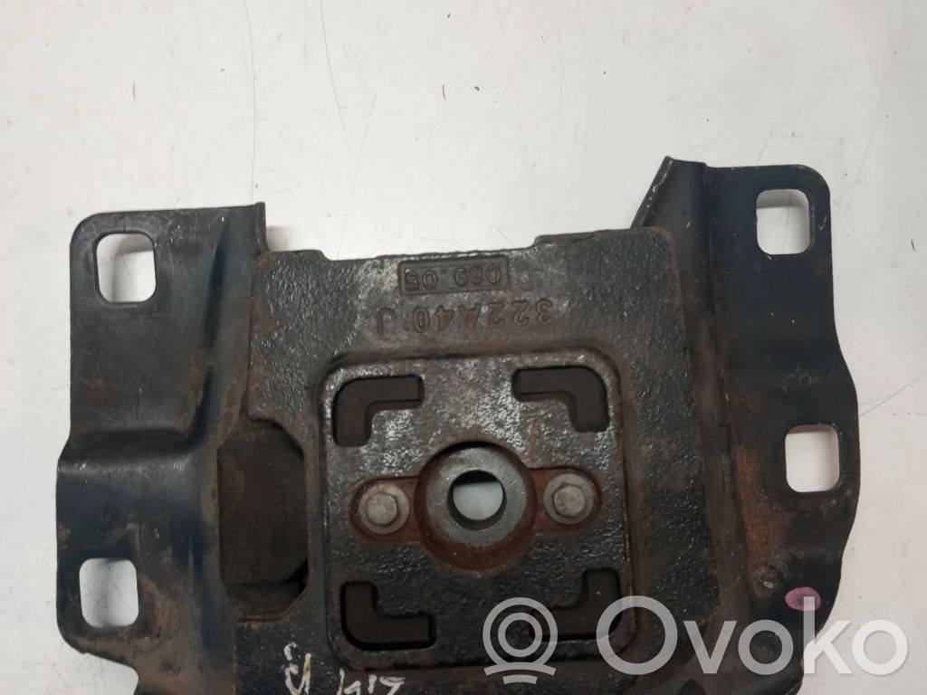 Volvo V50 Engine mount bracket 