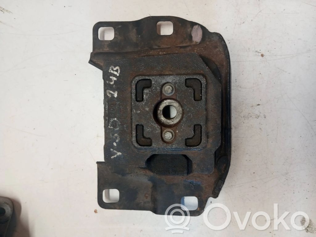 Volvo V50 Engine mount bracket 