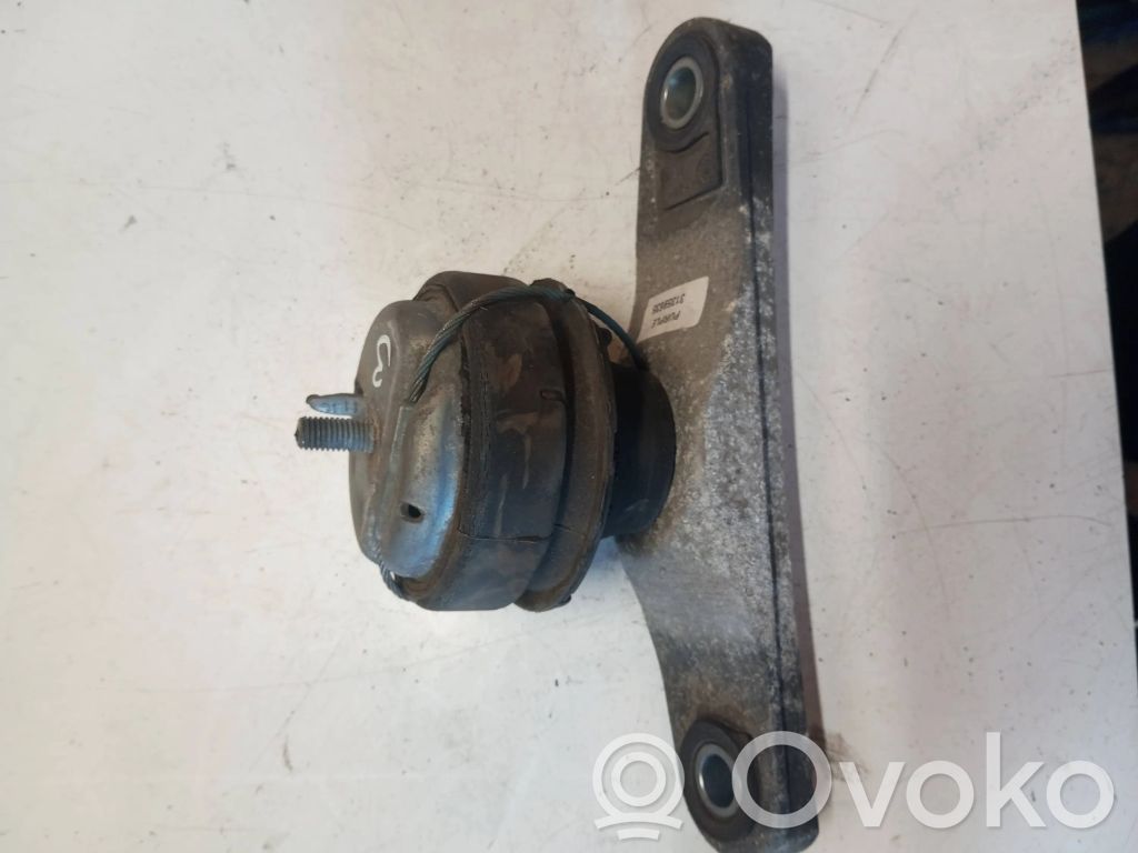 Volvo V40 Engine mount bracket 