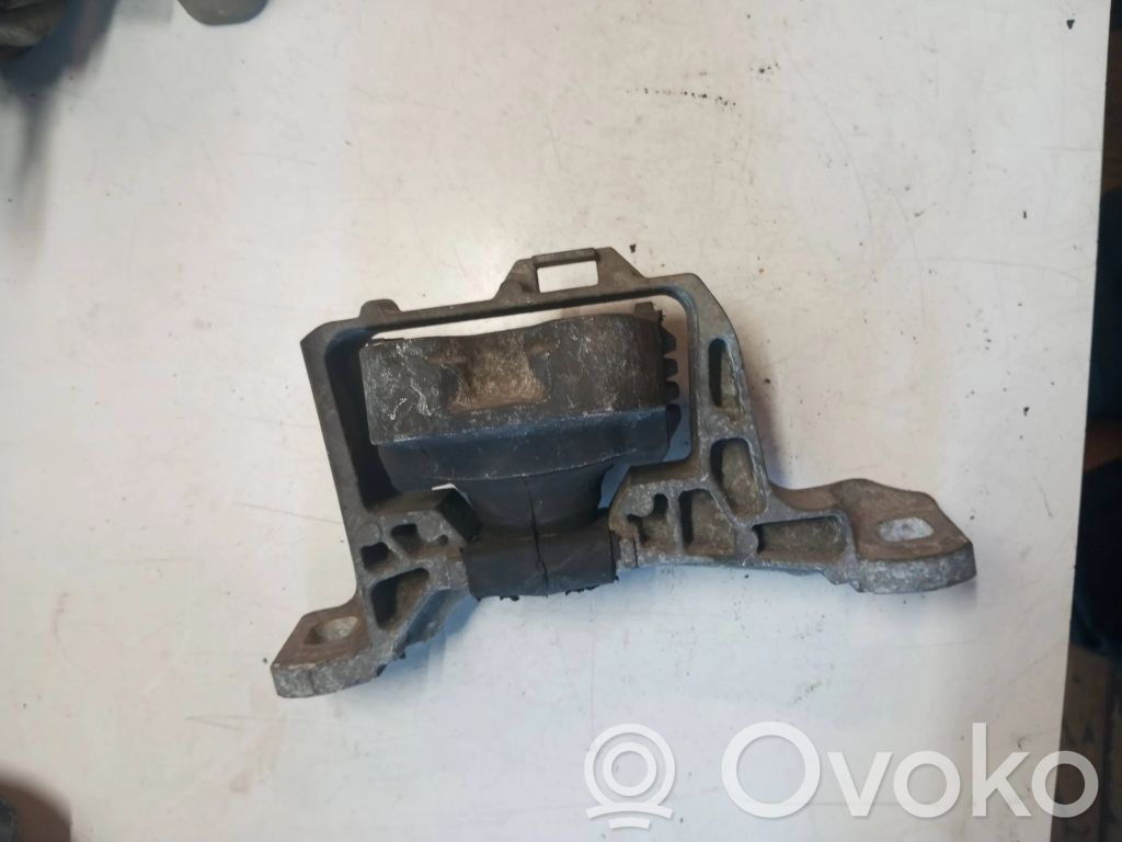 Volvo V50 Engine mount bracket 
