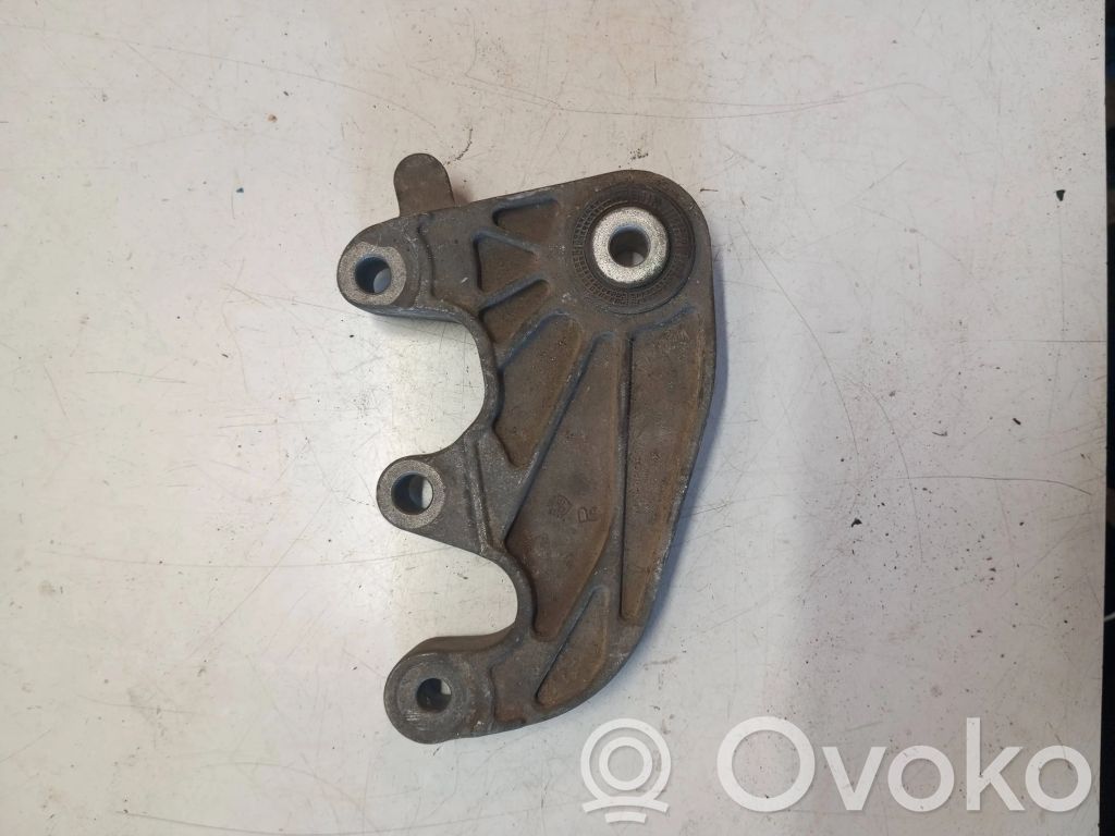 Volvo V50 Gearbox mounting bracket 
