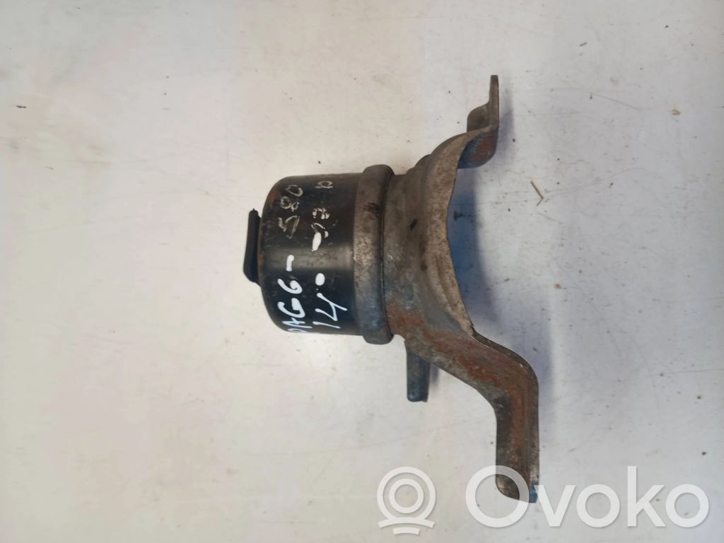 Volvo S80 Engine mount bracket 