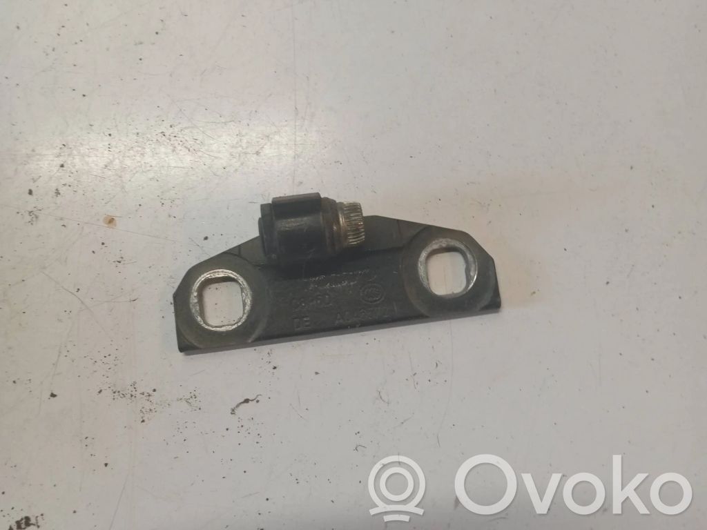 Volvo V70 Front door upper hinge 