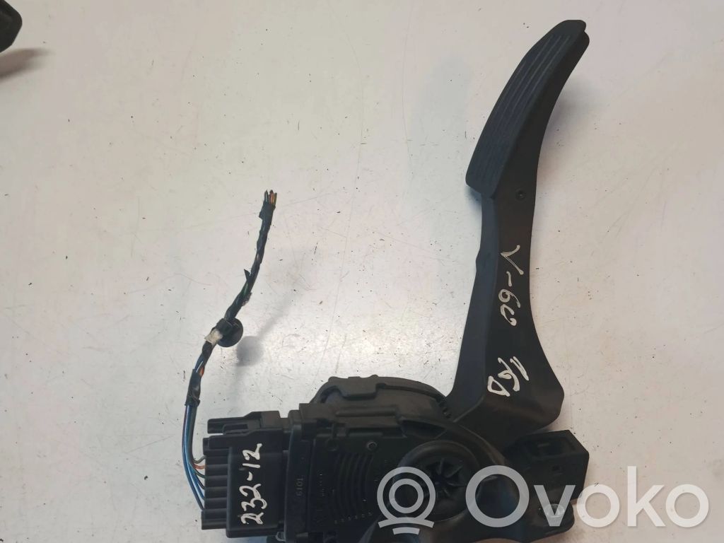 Volvo V60 Pedał gazu / przyspieszenia 