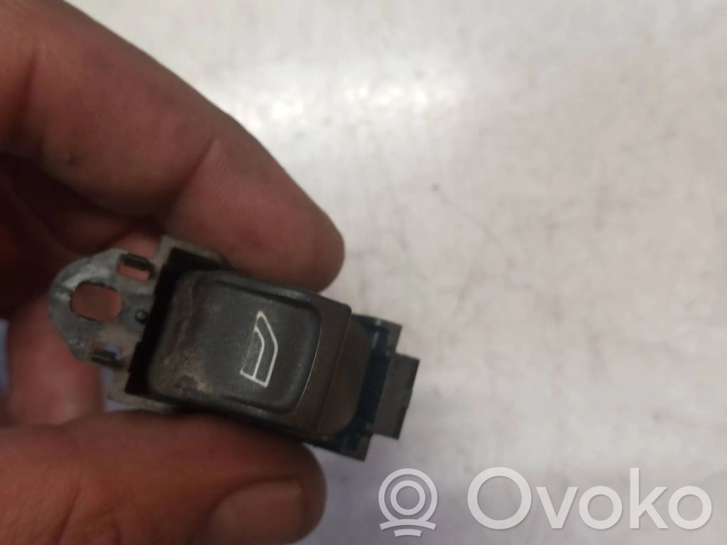 Volvo V70 Electric window control switch 