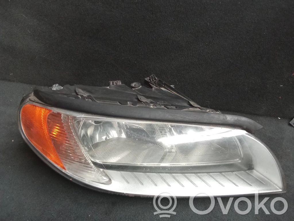 Volvo V70 Lampa przednia 