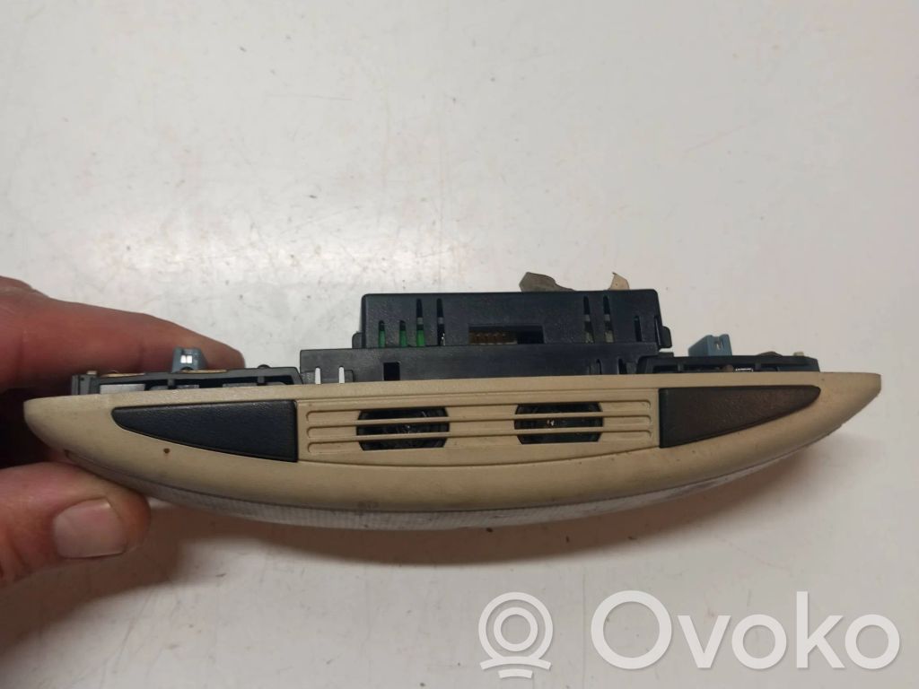 Volvo S80 Takaistuimen valo 