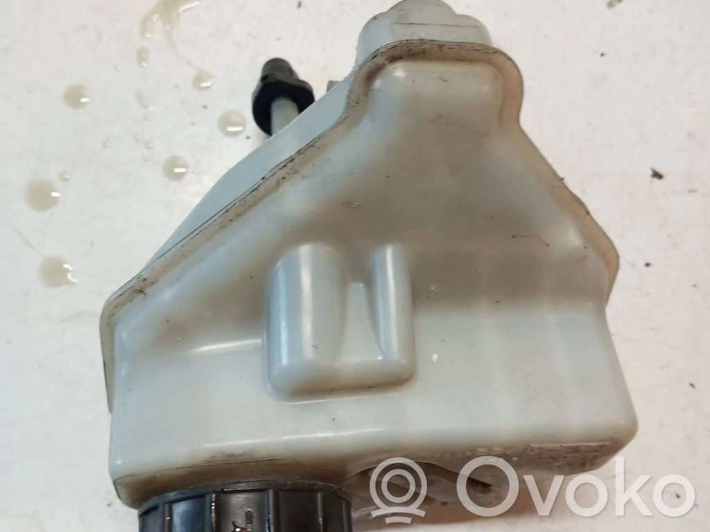 Volvo S60 Brake fluid reservoir 