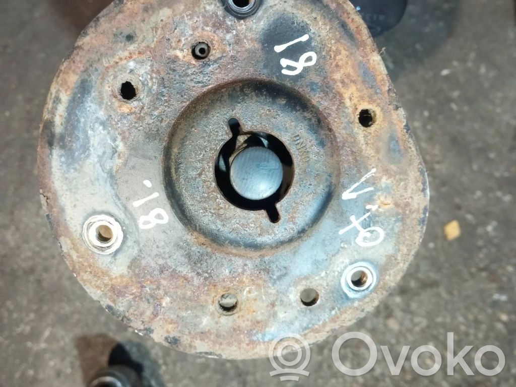 Volvo V70 Priekšpusē amortizators 
