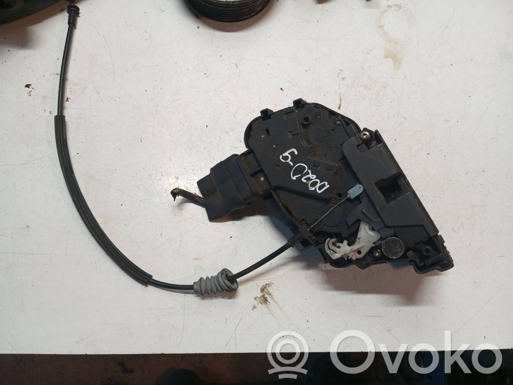 Volvo V50 Priekšpusē slēdzene 